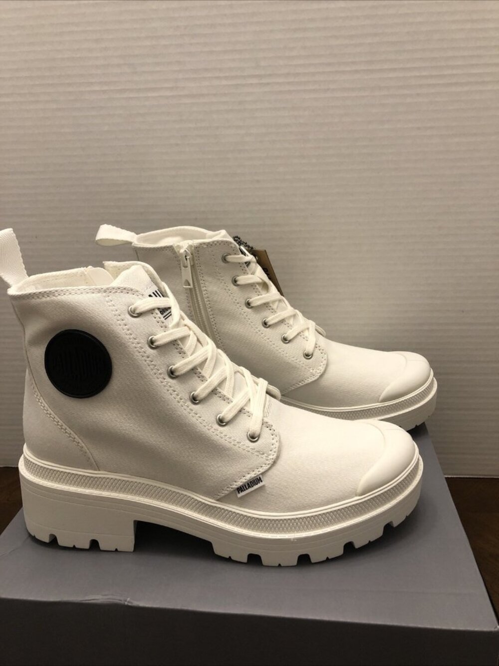 Palladium Pallabase Twill in Star White Size 8.5